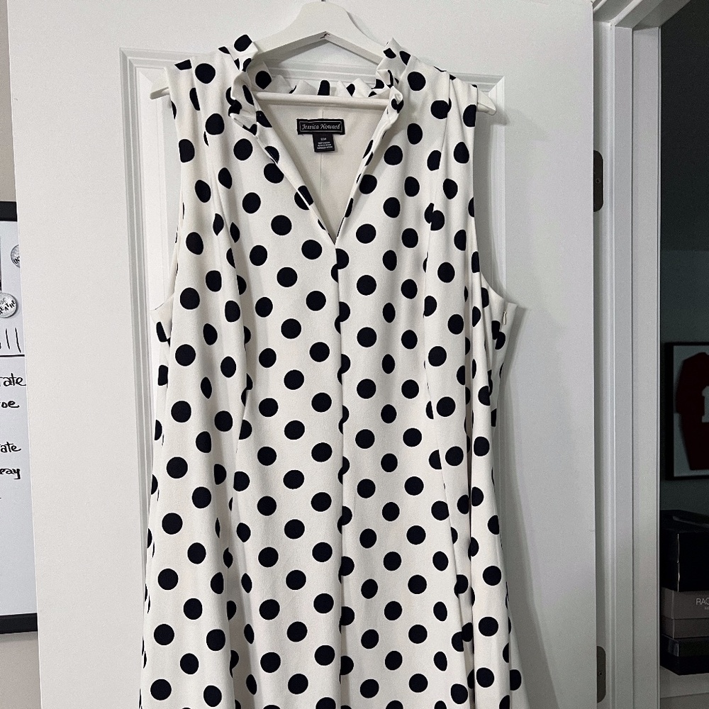 Jessica Howard Size 22 Fully Lined Dress with Pockets